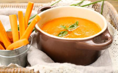 Zupa z pomarańczowych warzyw z menu beszamel