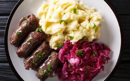 Zrazy zawijane z rabarbarem - idealne danie na majowe przyjęcia