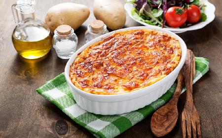 Ziemniaczana zapiekanka z mielonym mięsem i kapustą spiczastą