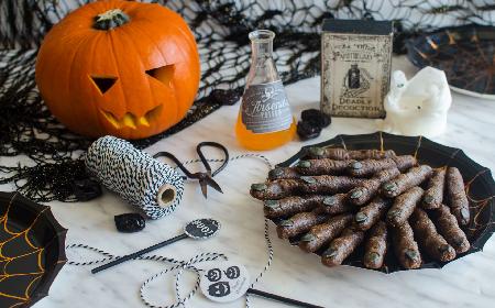 Palce wiedźmy na Halloween: przepis na upiorne słodkości