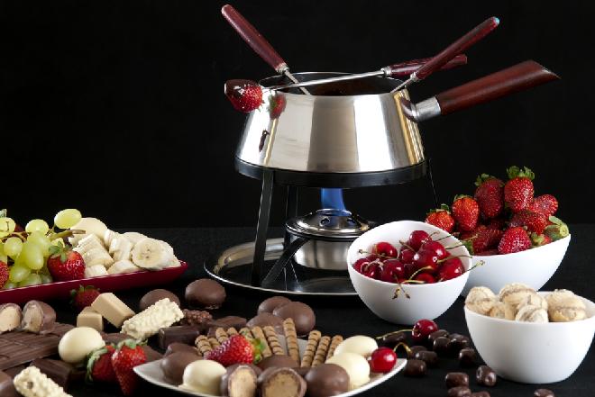 Co to jest fondue czekoladowe? Przepis na fondue z czekolady