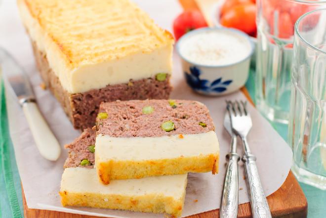 Mięsny keks z puree ziemniaczanym: przepis na pieczeń rzymską z ziemniakami 2w1