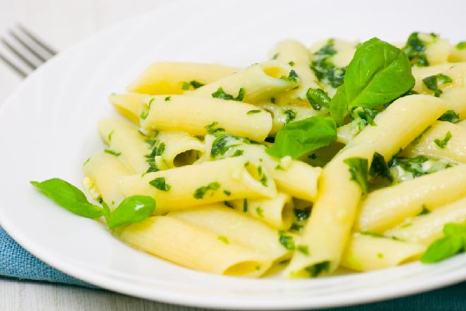 Penne z orzeźwiającym sosem śmietanowo-miętowym